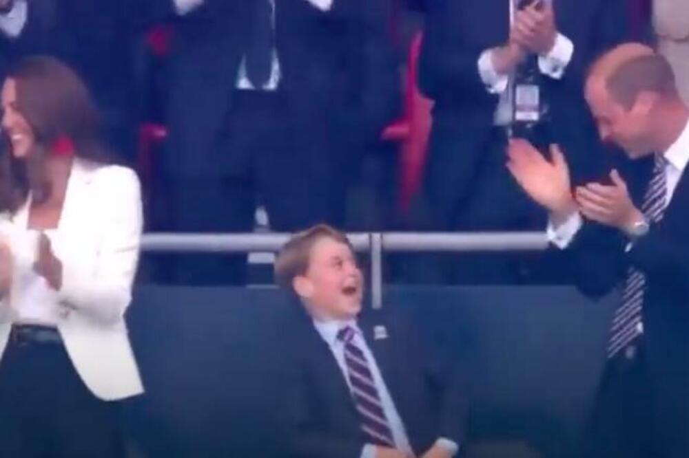 PRESLATKE REAKCIJE MALOG PRINCA DŽORDŽA NA FINALNOJ UTAKMICI ENGLESKA-ITALIJA: Od radosti do očaja! (VIDEO)