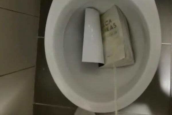 MARININ SIN URINIRAO PO LUKASOVOJ KNJIZI!Prosipanje step sokića na roman autora koji konzumira VANILIN ŠEĆER na nos