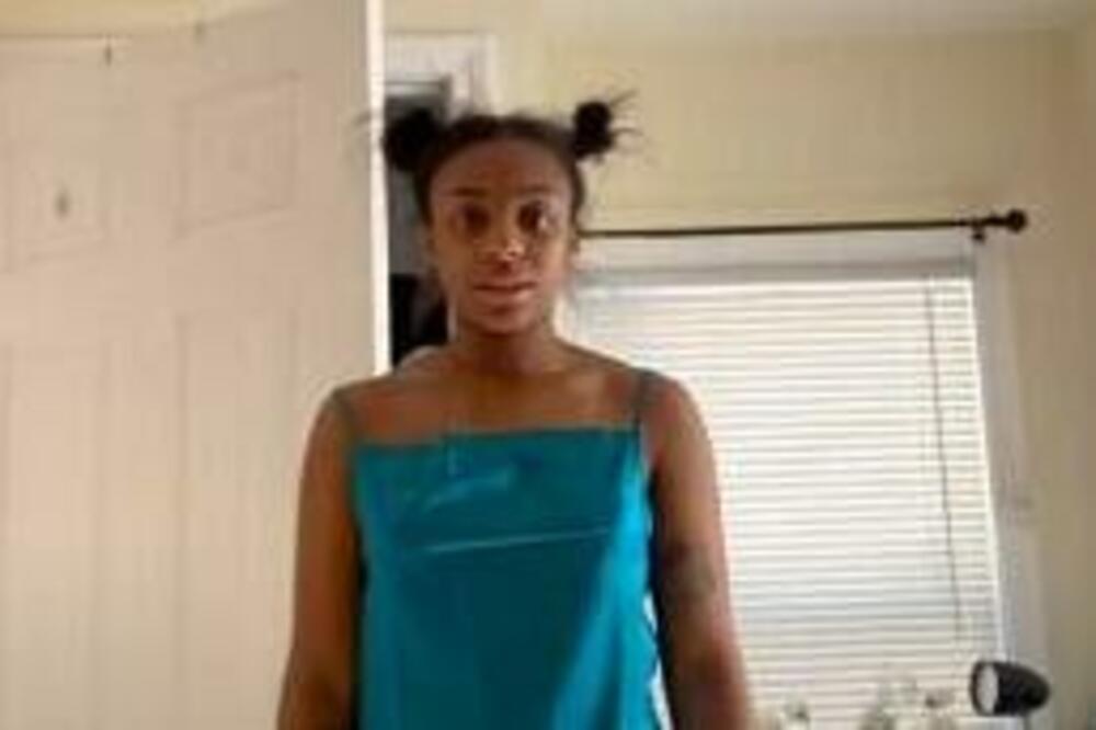 DEVOJKA JE PORUČILA HALJINU PREKO INTERNETA, A STIGAO JOJ JE HOROR: Ono što je dobila šokiralo mnoge! (VIDEO)