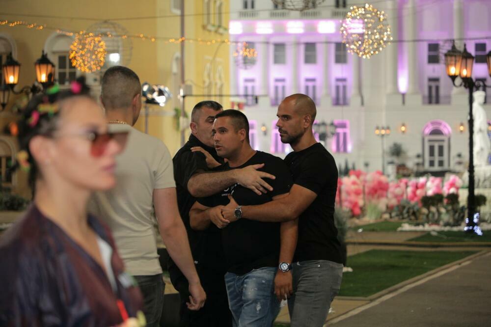 ZADRUGA POSLE ZADRUGE! KRISTIJAN SE POKAČIO SA OBEZBEĐENJEM: Haos ispred BELE KUĆE! (VIDEO)