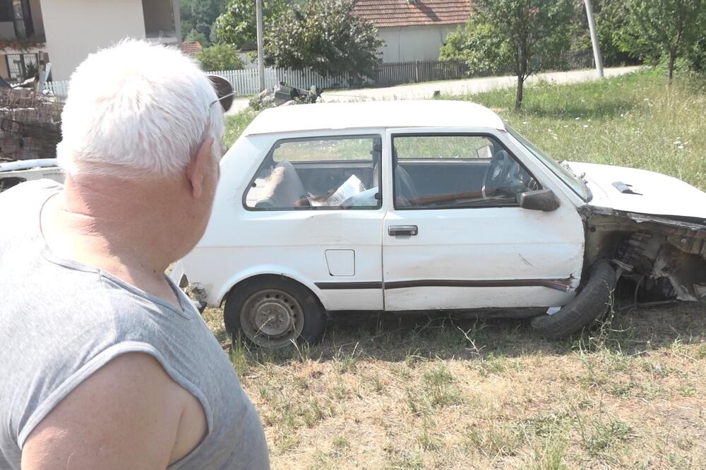 MEŠTANI DONJE TREPČE U NEVERICI: Kradljivac „juga“ u pohod krenuo sa ženom i u traktoru, auto skroz smrskan (FOTO)