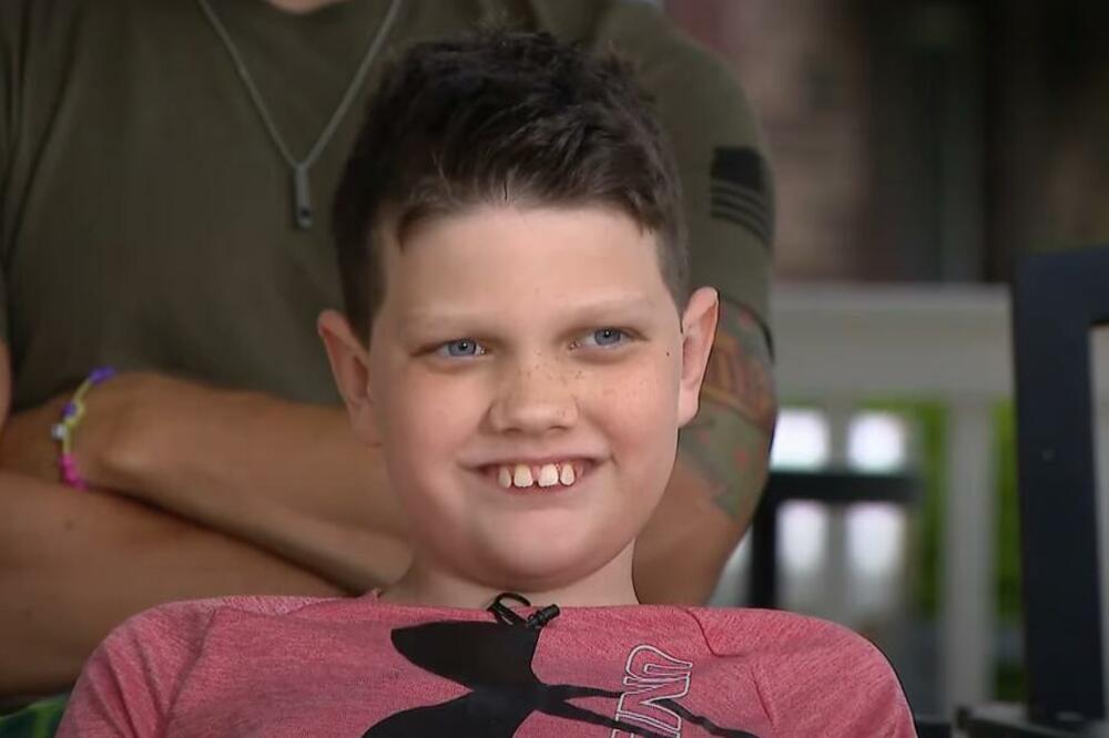 ČUVAR REKAO DEČAKU U INVALIDSKIM KOLICIMA DA NAPUSTI PARK! Smatraju da je opasan po drugu decu?!