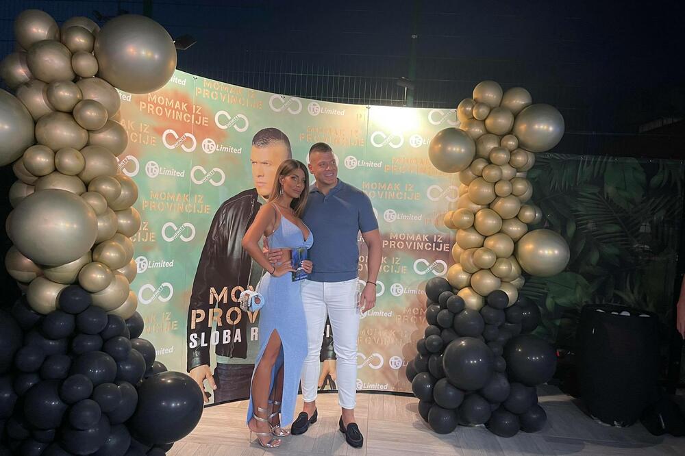 SLOBA RADANOVIĆ SE OBRATIO PRISUTNIMA NA PROMOCIJI PRVOG ALBUMA: Sve ovo je sanjao otkad je bio klinac! (VIDEO)