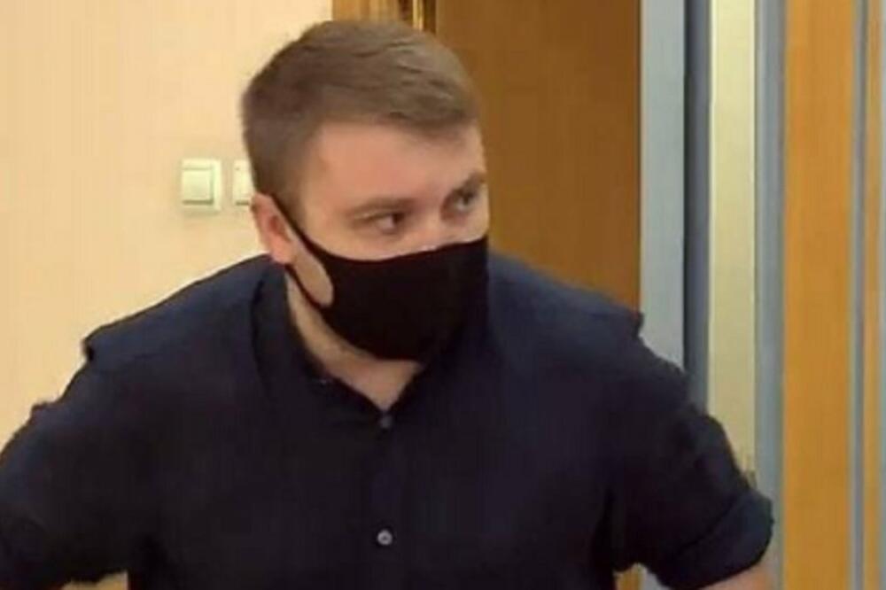 GREŠKOM BANKE POSTAO MILIONER, KUPIO 4 STANA I 2 LUKSUZNA AUTOMOBILA: Usledio obrt, život se surovo poigrao sa njim