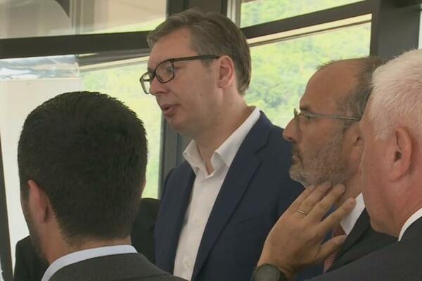 VUČIĆ U PANČEVU: Predsednik danas obilazi inženjerski centar u fabrici ZF!