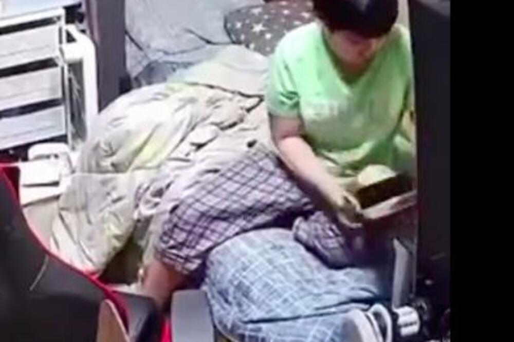 PROSUO TANJIR VRELE SUPE PO SVOM KRILU: Istog momenta skočio sa kreveta i počeo da vrišti (VIDEO)