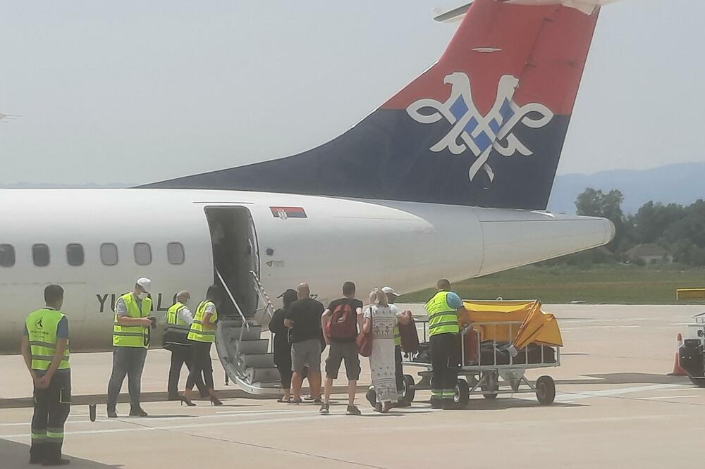 Er Srbija danas otkazala letove: Omiljena destinacija Srba skroz paralisana!