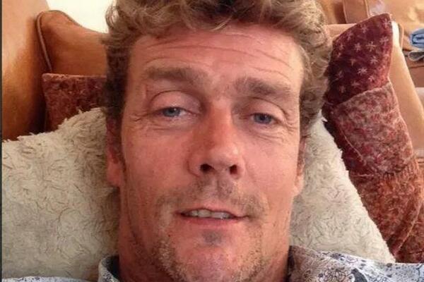 UMRO ČUVENI GLUMAC IZ SERIJE KOJU SMO SVI GLEDALI! Imao je samo 48 godina! (FOTO)