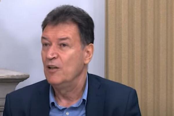 MNOGE DAME SE KUNU U POPULARNO ULJE KADA SE SUNČAJU: Dermatolog Adamović objasnio zašto SMESTA TREBA DA GA BACITE