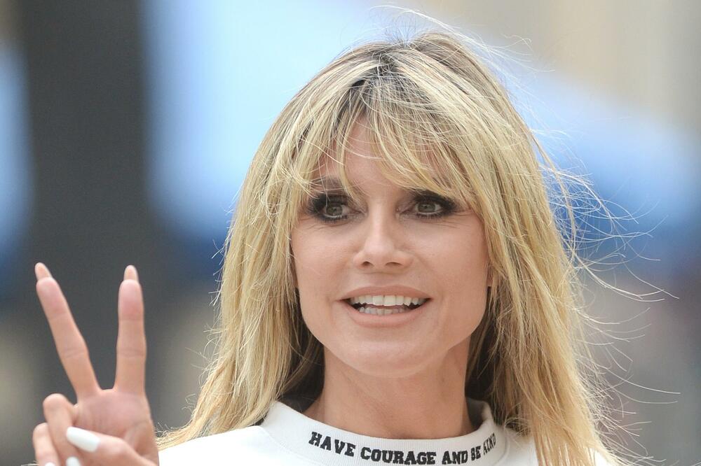 NAJPOZNATIJA MANEKENKA POZIRALA POTPUNO GOLA I ŠOKIRALA SVET: Da li je realno da ovako brutalno izgleda? (FOTO)