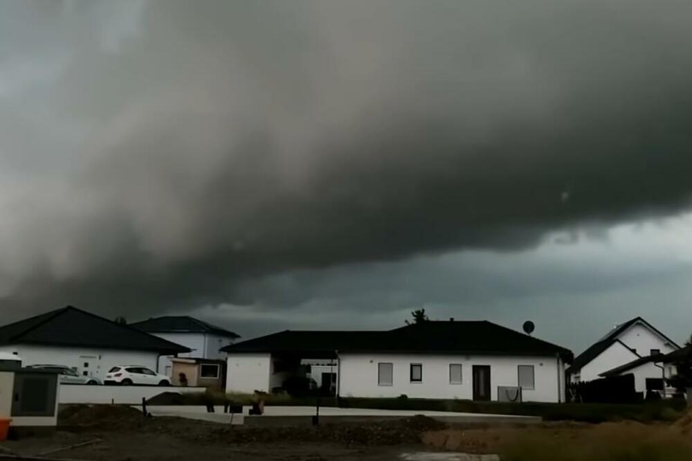 HITNA EVAKUACIJA U OMANU: Tropska oluja Šahen se pojačava, pogodiće zemlju sutra