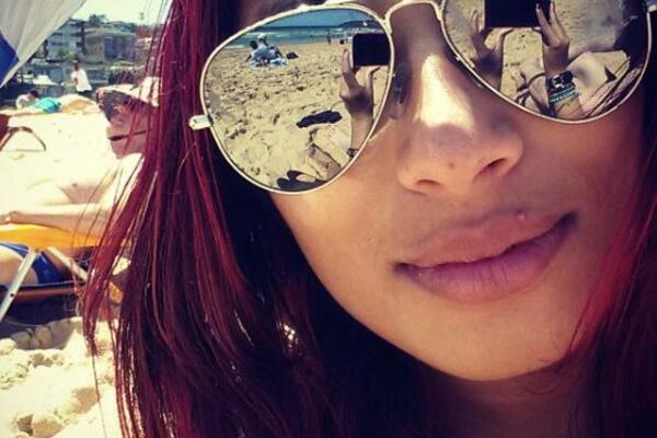 OSTAVIO JE NA PUTOVANJU IZ SKANDALOZNOG RAZLOGA, ONA GA ZAMENILA DRUGIM MOMCIMA I ŠIPKOM: "Najbolje putovanje IKAD"