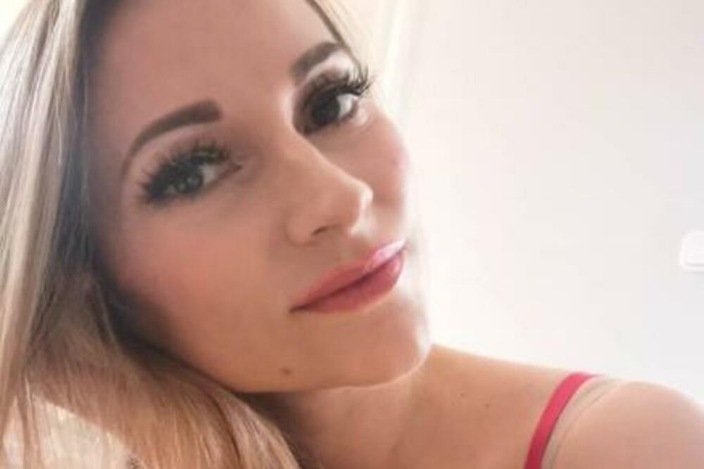 MAJKA DVOJE DECE USKOČILA U MINI BIKINI I ŠOKIRALA SVE: Zovu je "Wooow mama" (FOTO)