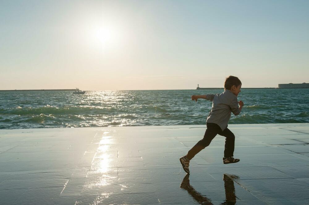 IZBEGNITE OPASNOST OD UTAPANJA: Evo kako da edukujete DECU na vreme