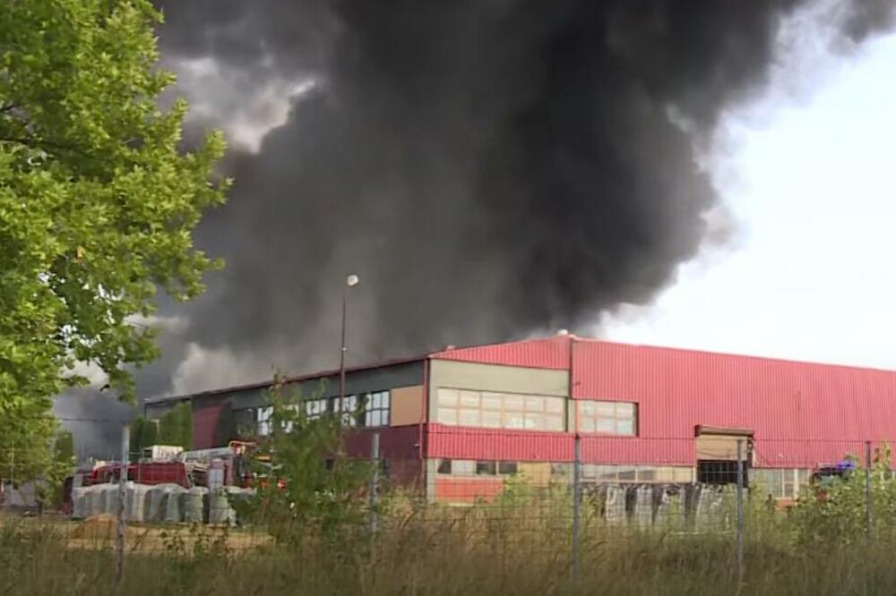 U POŽARU U BRČKOM POVREĐENO 16 VATROGASACA: U toku uviđaj radi rasvetljavanja okolnosti požara (VIDEO)