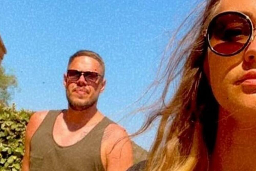 ISPLIVALA LETNJA FOTKA ŽENE VLADIMIRA ŠTIMCA: Žena izgleda KAO MILION DOLARA, a na sve to je MAGISTAR FARMACIJE!