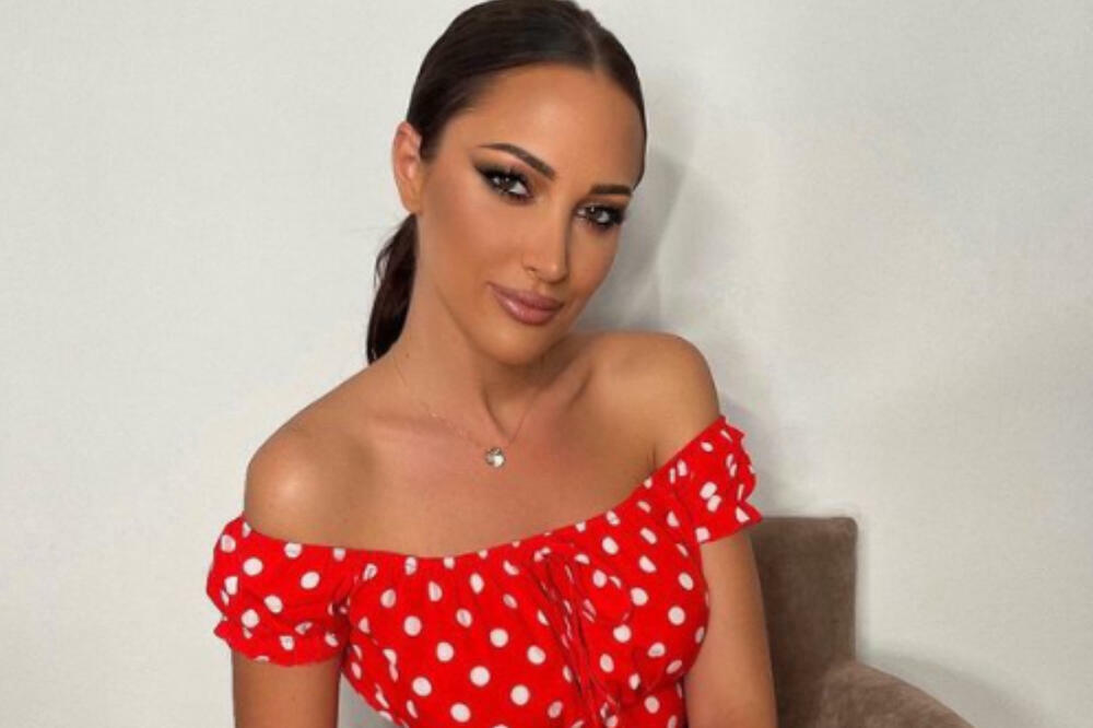 ISPLIVALA SLIKA KAKO NEPOZNATI MUŠKARAC DODIRUJE GRUDI ALEKSANDRE PRIJOVIĆ: Filipe jel vidiš ovo!?