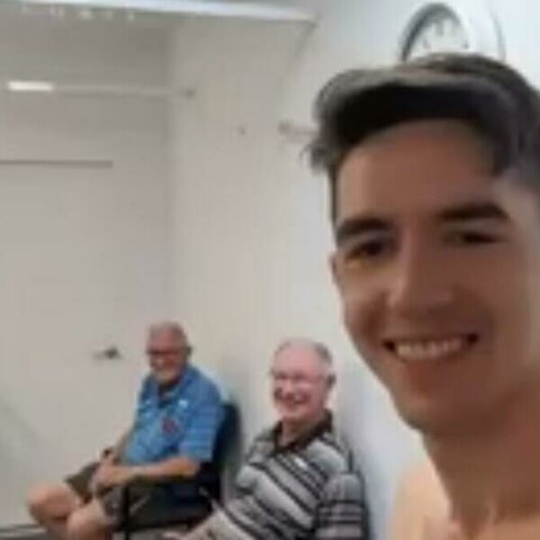 VAKCINISAN I FAJZEROM I ASTRAZENKOM! DOBIO 4 DOZE 2 RAZLIČITE VAKCINE: Hteo da "maksimizuje antitela"