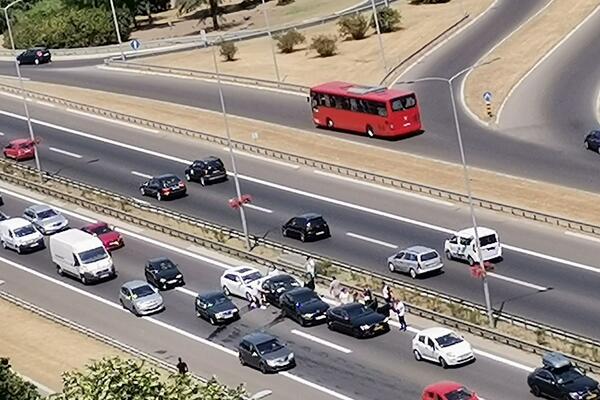 LANČANI SUDAR NA NOVOM BEOGRADU! Ceo niz vozila uništen, stvara se velika gužva (FOTO)