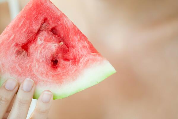 Uz voćni afrodizijak sa TRI koraka: Evo kako ćete prepoznati sočnu i slatku LUBENICU