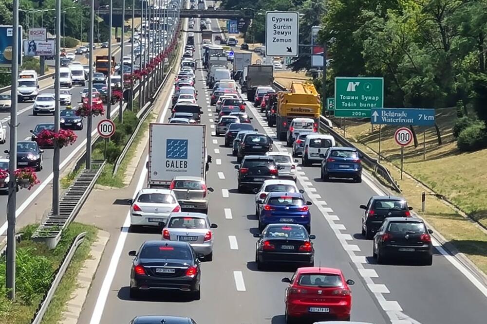 NA OBILAZNICI OKO BEOGRADA SAOBRAĆAJ SE ODVIJA UMERENO: Putevi Srbije apeluju na vozače da PRILAGODE BRZINU!