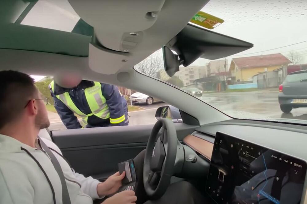 SAOBRAĆAJAC U BEOGRADU ZAUSTAVIO ČOVEKA SAMO IZ 1 RAZLOGA! Vozač se ODUŠEVIO, reakcija policajca je carska! (VIDEO)