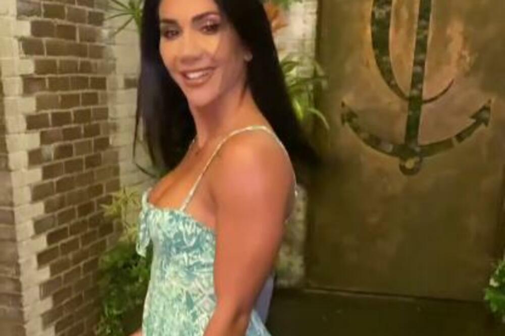 REKLI SU MI DA SAM GOLA I DA SMETAM PORODICAMA: Poznatoj CICI nisu dozvolili da uđe u AVION zbog OSKUDNE ODEĆE!