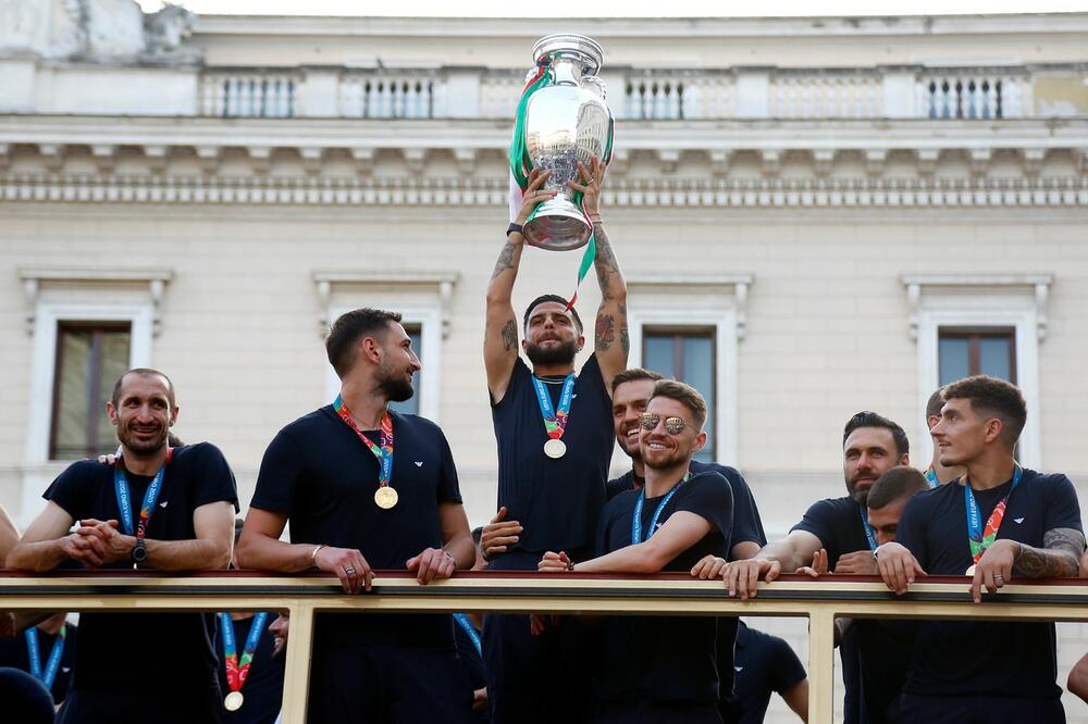 SA POLA GASA ISKULIRAO MANČESTER: Bez pardona ih odbio i ostao u Italiji!