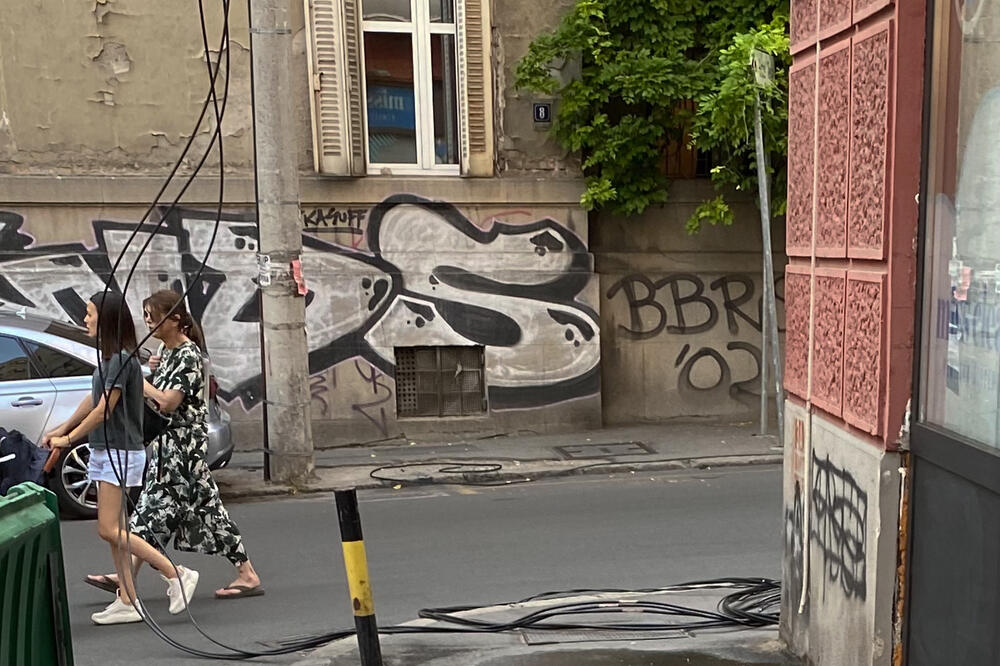 ELITNI KRAJ BEOGRADA JUČE JE BIO BEZ STRUJE ZBOG PADA ELEKTRO-MREŽE, i danas je situacija kompikovana (FOTO)