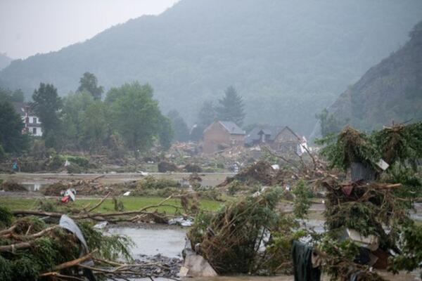 PUKLA BRANA NA RECI RUR U ZAPADNOJ NEMAČKOJ: Evakuisano oko 700 ljudi!