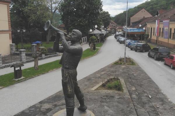 SMEŠTAJ U GUČI PAPRENO SKUP! Prenoćište preko 20 evra, oglasili se i lokalni meštani