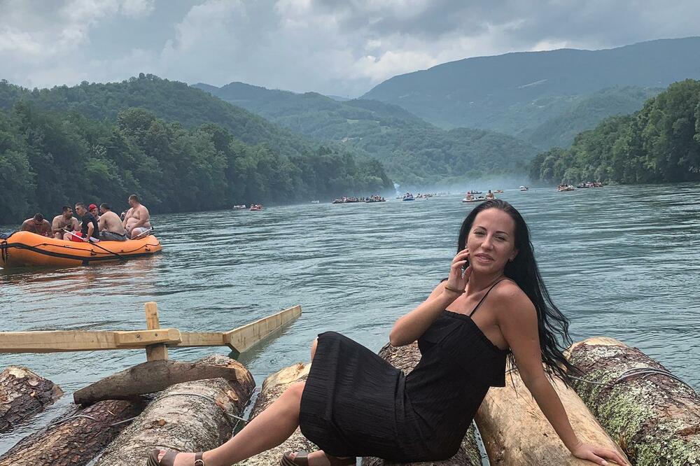 NAŠA FOLK PEVAČICA SPAKOVALA KOFERE I OTIŠLA: "Ovo je fenomenalan doživljaj!"