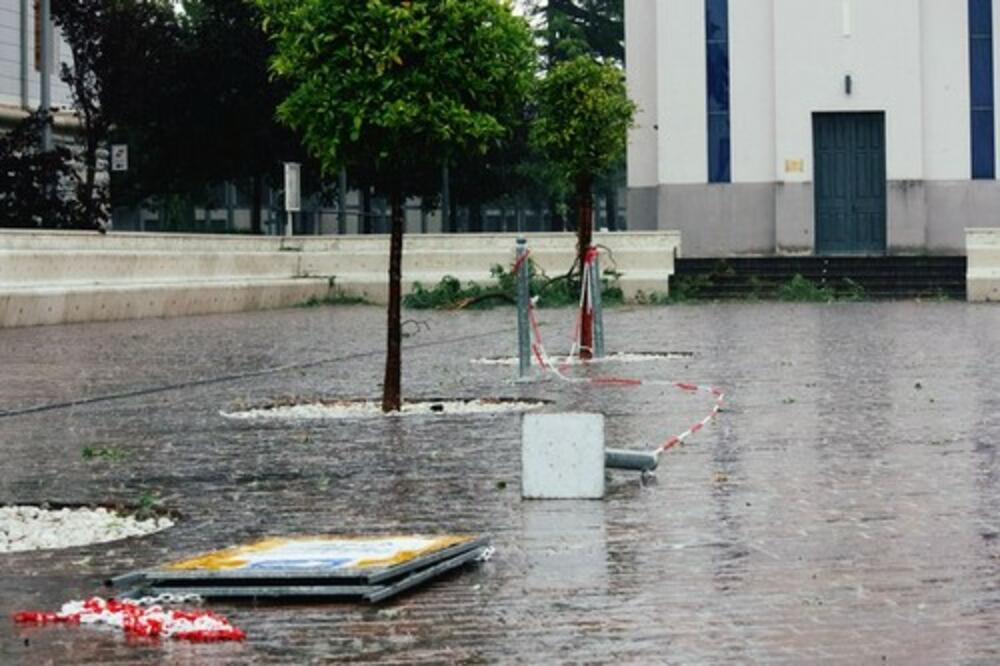 POPLAVE I U ITALIJI, HITNE SLUŽBE DOBILE STOTINE POZIVA: Jaka oluja stigla i na JUG