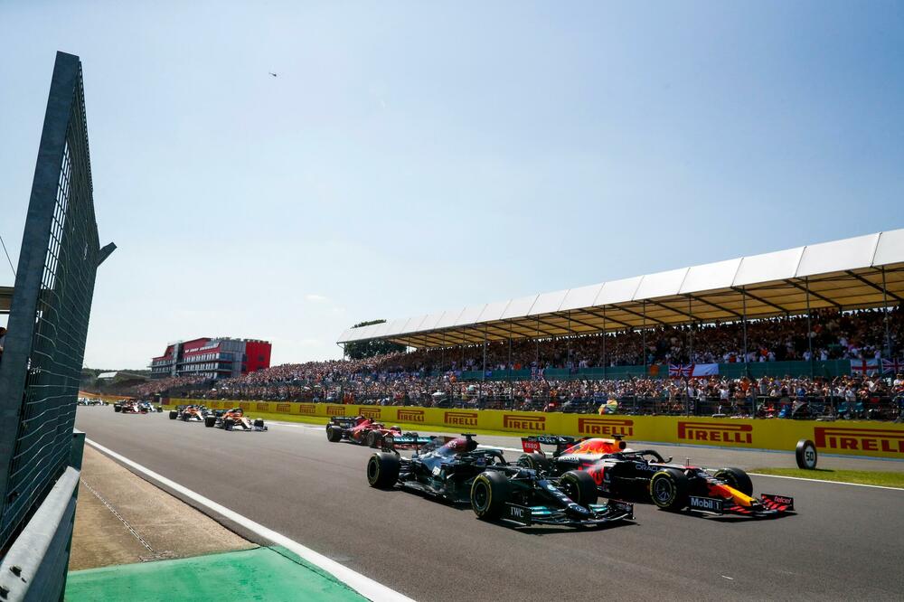 TRKA LOŠE KRENULA: Ferstapen se posle incidenta silovitom brzinom zakucao u ogradu