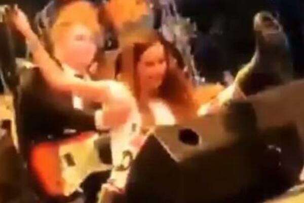 SEVERINA PALA KAO SVEĆA: Jedna noga je ostala na zvučniku, druga na bini! (HIT VIDEO)