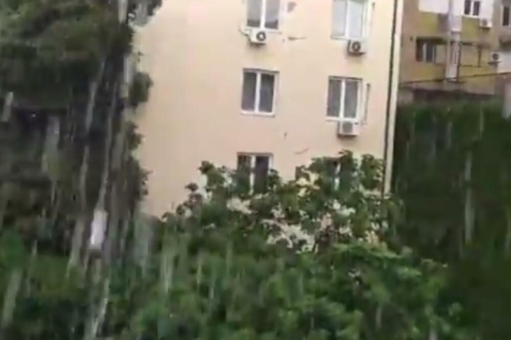 KIJAMET U BEOGRADU: Grad pada svuda, stopilo se nebo sa zemljom! (VIDEO)