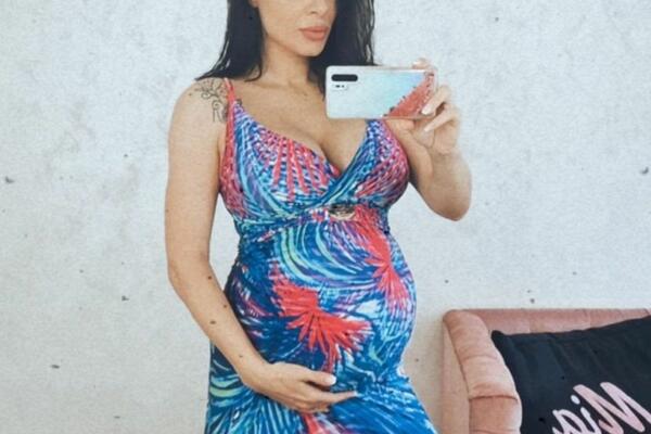 MIA BORISAVLJEVIĆ POKAZALA KAKO IZGLEDA 8 DANA POSLE POROĐAJA! (FOTO)