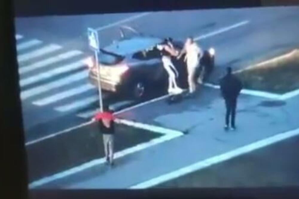 MUŠKARAC U BEOGRADU PRETUKAO DEVOJKU! Razbio joj mobilni o glavu, udarao je rukama, nogama (UZNEMIRUJUĆI SNIMAK)