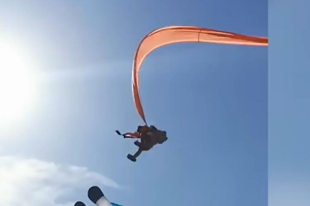 FESTIVAL SE PRETVORIO U NOĆNU MORU: Devojčica (3) zaplela u rep DŽINOVSKOG ZMAJA i odletela u vazduh (VIDEO)