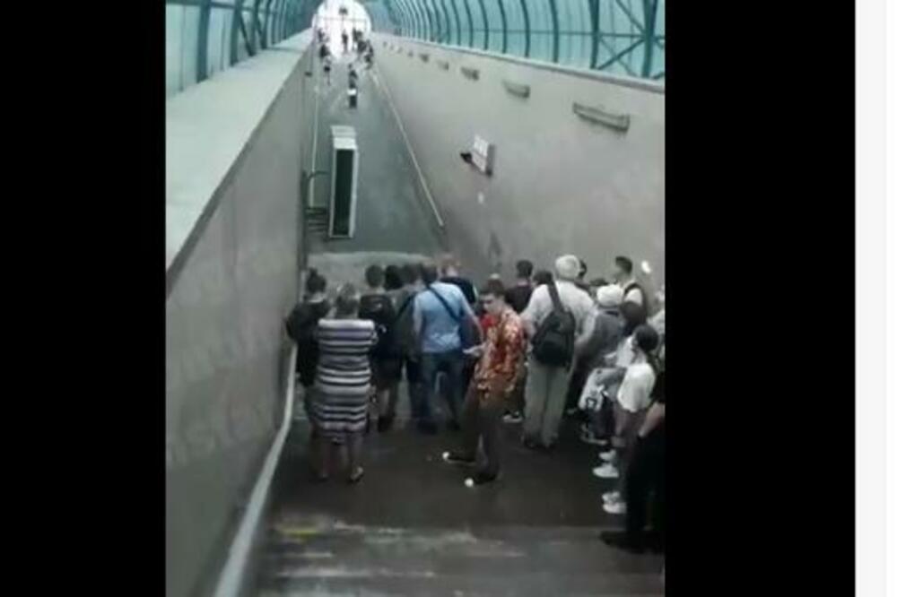 KIŠA POTOPILA METRO U KIJEVU: Obilne padavine zahvatile prestonicu, ljudi u ŠOKU! (VIDEO)