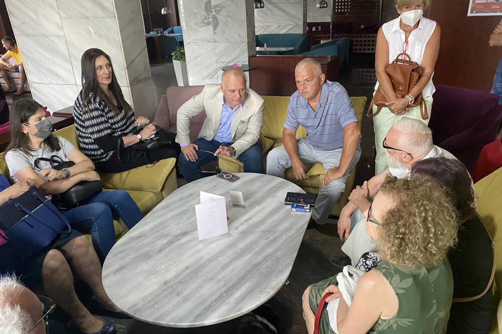 OGLASIO SE PREDSEDNIK OPŠTINE VRAČAR: Grad i opština su uz stanare u Vidovdanskoj, ne napuštamo ljude kad je teško