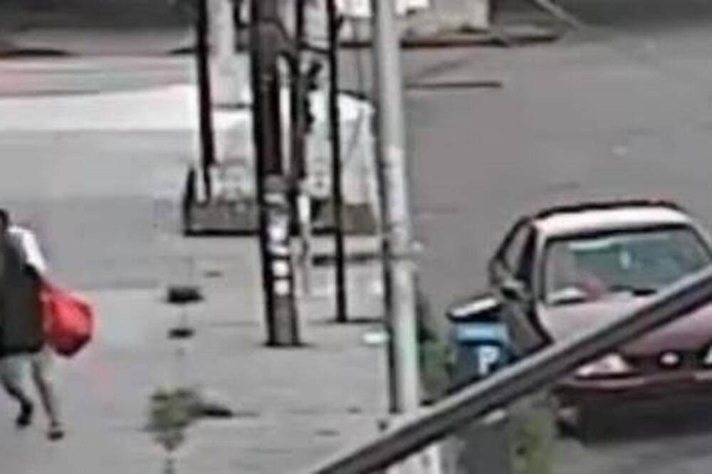 UHAPŠEN NAKON OBJAVE ZASTRAŠUJUĆEG SNIMKA: Muškarac (24) optužen za pokušaj otmice dečaka (5) u Njujorku! (VIDEO)
