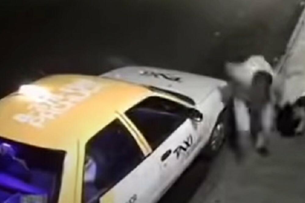 TAKSISTA BRUTALNO TUKAO ŽENU I VUKAO JE PO TROTOARU: Kamere sve SNIMILE! (UZNEMIRUJUĆI VIDEO)