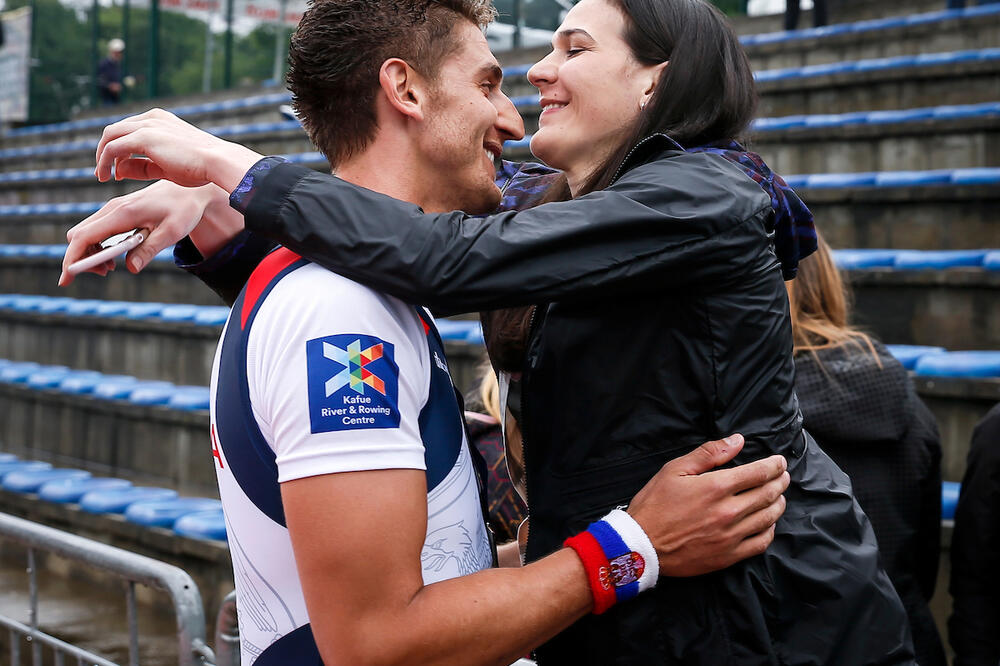 VASIĆ BODRI SRBIJU I SVOJU IZABRANICU: Najjači ostaju i nikada se ne predaju!