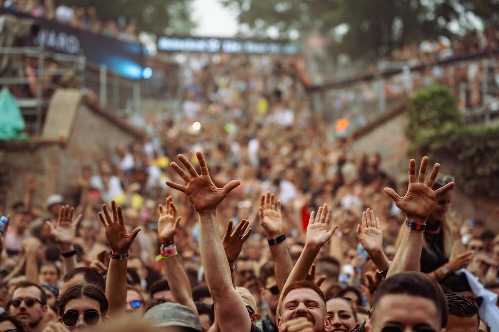 Naučna studija sa Exita pokazala – uz ograničenja ulaska, festivali nisu mesta masovnog širenja virusa!