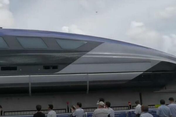 NAJBRŽE KOPNENO VOZILO NA SVETU! KINESKI VOZ SIŠAO SA PROIZVODNE TRAKE: Juri 600 kilometara na čas (VIDEO)