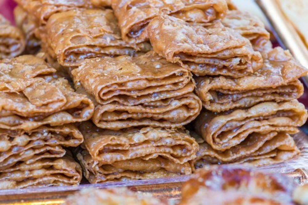 SAMO ZA BAKLAVU DALI 3.000 DINARA! Račun iz poznatog restorana ŠOKIRAO sve (FOTO)