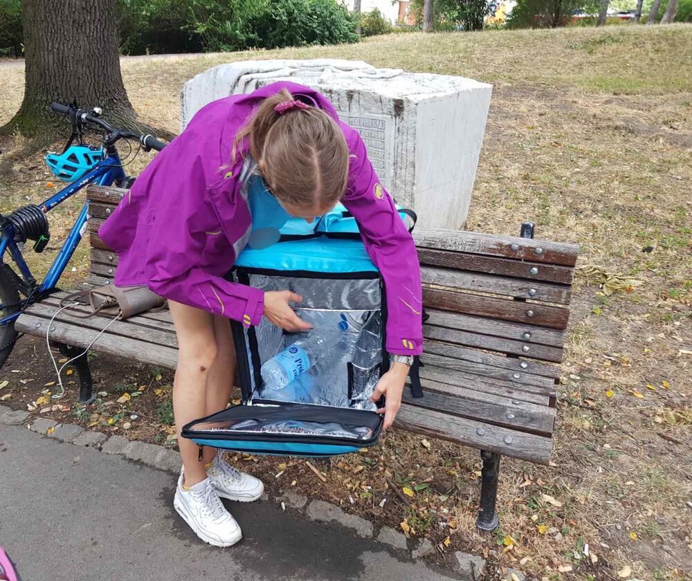 Dostava hrane, Devojka