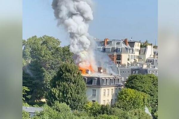 BUKTI POŽAR U PARIZU: Oblaci DIMA se nadivjaju nad gradom dok VATRA BESNI! (VIDEO)