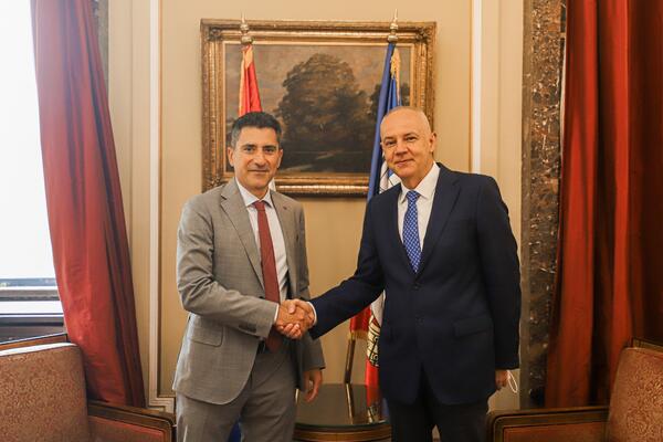 UNAPREĐENJE ENERGETSKE EFIKASNOSTI U ČETIRI JAVNE ZGRADE U BEOGRADU: Gradonačelnik potpisao ugovor o predefinisanju